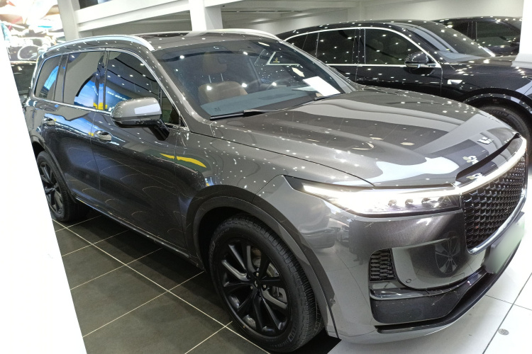 理想汽车 理想ONE 2021款 增程6座版车身外观3