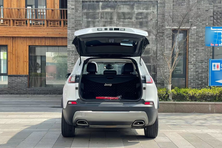 Jeep 自由光 2019款 2.0T 两驱智享版 国VI机舱底盘23