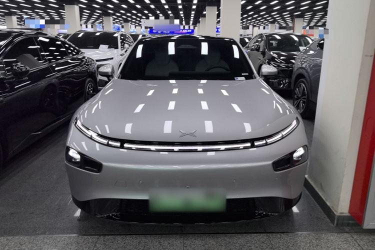 小鹏P7 2023款 P7i 702 Max车身外观2