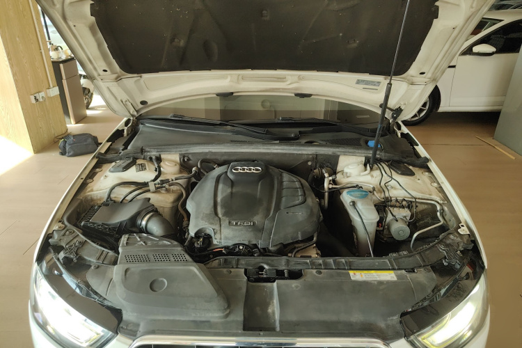 奥迪A4L 2016款 35 TFSI 自动标准型机舱底盘24