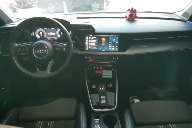 奥迪A3 2024款 A3L Limousine 35 TFSI 时尚运动型中控内饰12