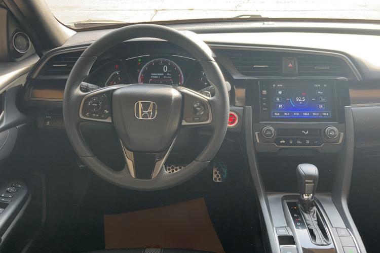 本田 思域 2021款 HATCHBACK 220TURBO CVT潮酷控局部细节13