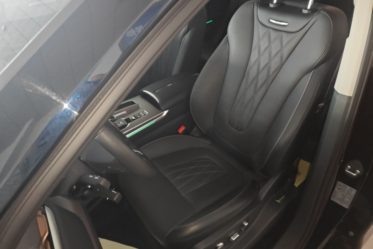 红旗HS7 PHEV 2024款 2.0T PHEV 四驱旗畅版 6座中控内饰19