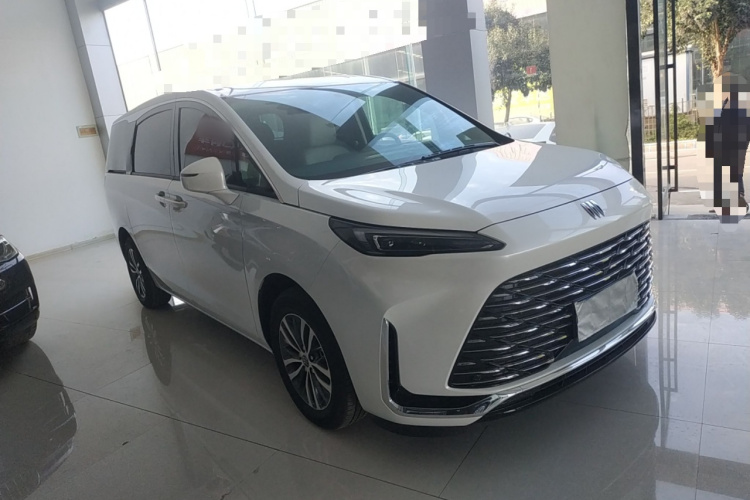 别克GL8 2025款 陆上公务舱 先享版车身外观3