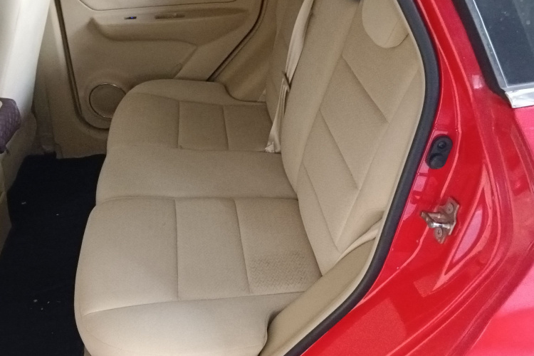 北京汽车E系列 2012款 两厢 1.5L 自动乐尚版中控内饰21