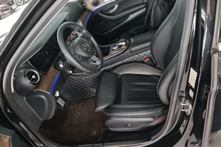 奔驰E级 2016款 E 200 L中控内饰19