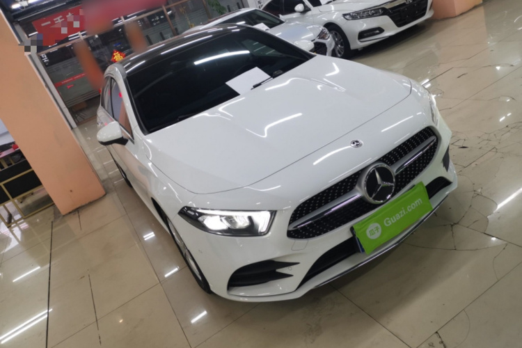 奔驰A级 2022款 改款 A 200 L 运动轿车时尚型车身外观3