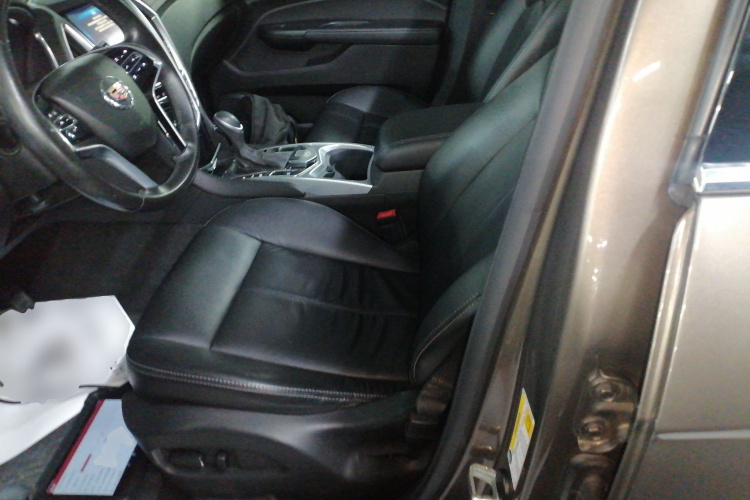 凯迪拉克SRX 2015款 3.0L 舒适型中控内饰19