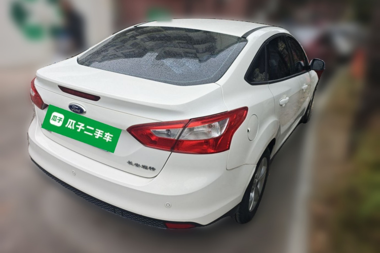 福特 福克斯 2012款 三厢 1.6L 自动风尚型车身外观6005