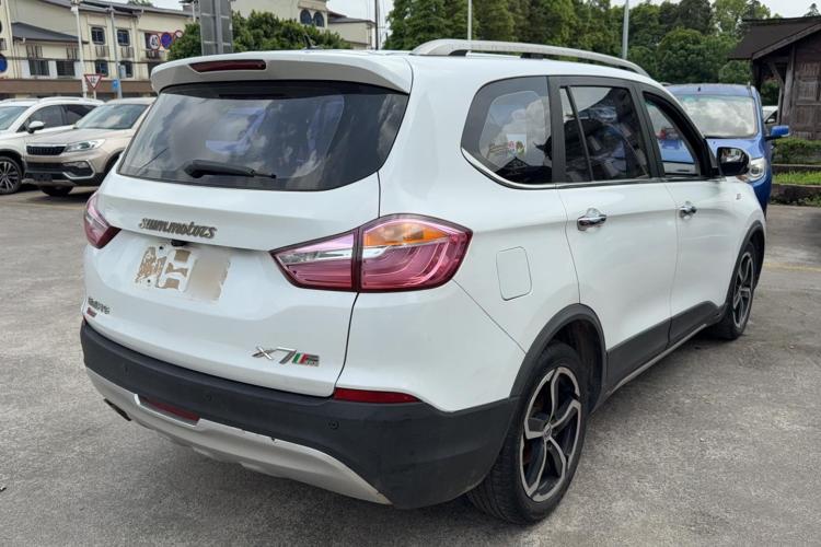 SWM斯威汽车 SWM斯威X7 2016款 1.5T 手动豪华型 7座车身外观7