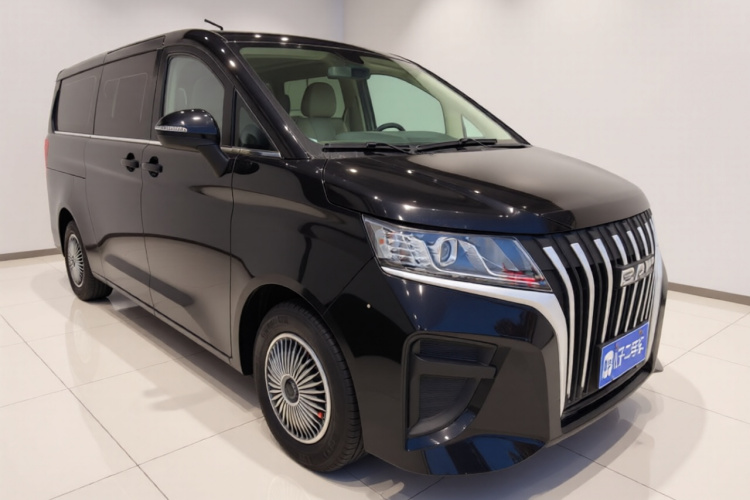 BAW北汽制造 锐胜王牌M7 2025款 2.0L 手动长轴舒适型 6/7座车身外观3