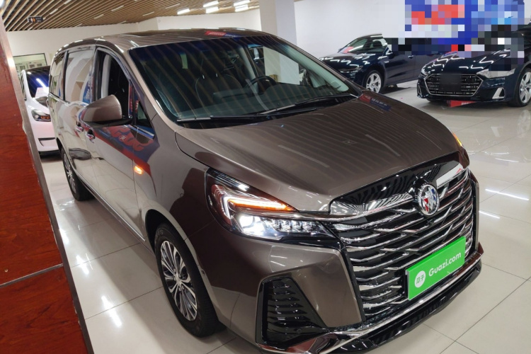 别克GL8 2022款 陆上公务舱 652T 尊贵型车身外观3