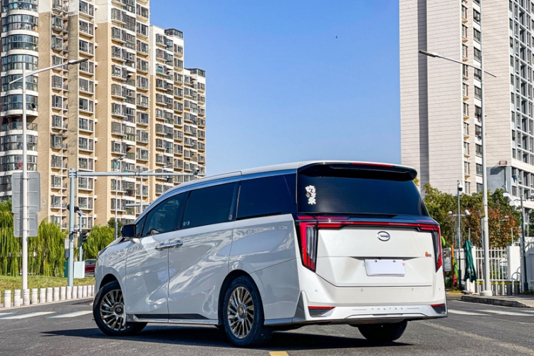 广汽传祺 传祺M8 2023款 宗师系列 400T 旗舰版车身外观6006