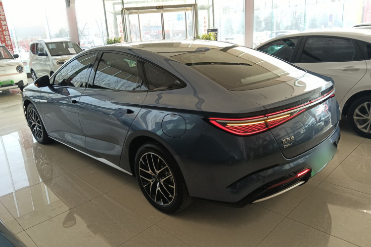比亚迪 海豹07 DM-i 2025款 DM-i 1.5L 125km 精英型车身外观4