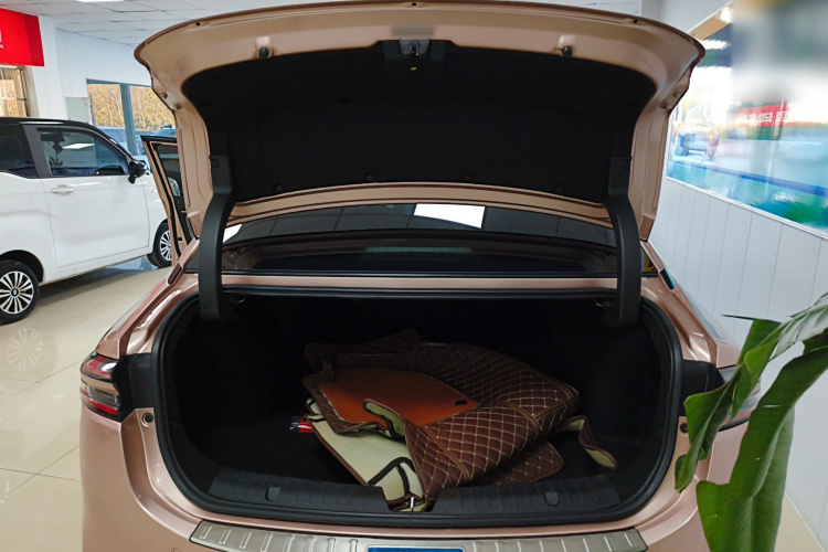 埃安 AION S Plus 2021款 70 智领版机舱底盘23