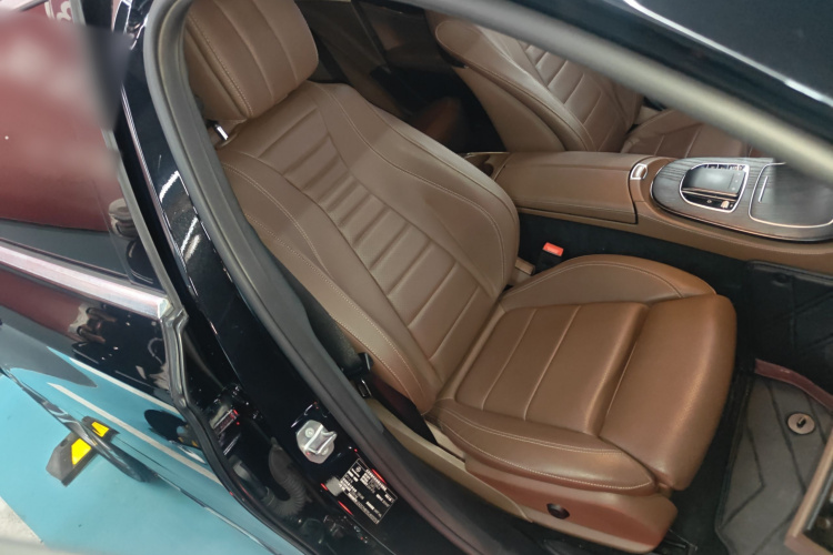 奔驰E级 2019款 E 260 L 运动型局部细节41