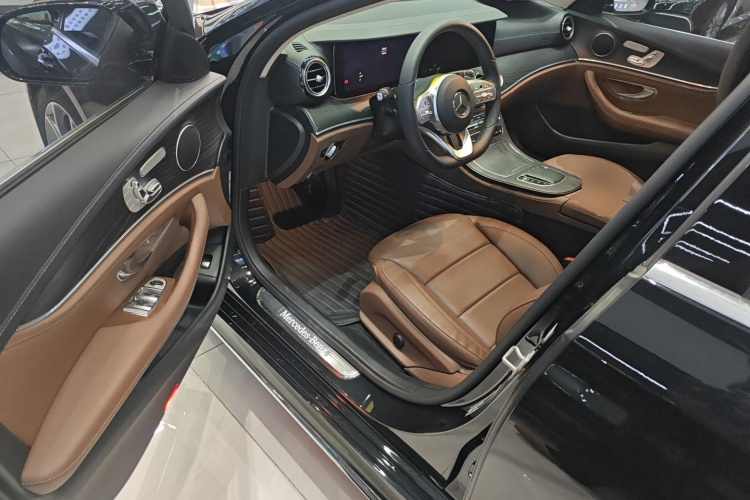 奔驰E级 2020款 改款 E 300 L 运动时尚型中控内饰20