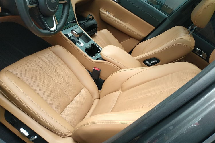 理想汽车 理想ONE 2020款 增程6座版中控内饰19