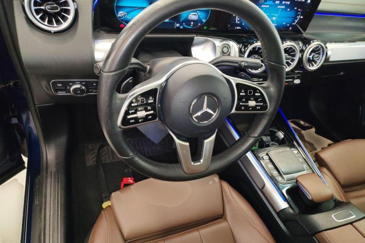 奔驰GLB 2021款 GLB 200 动感型局部细节13