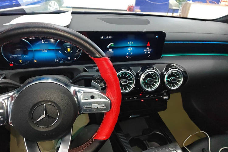 奔驰A级 2022款 改款 A 200 L 运动轿车时尚型中控内饰12