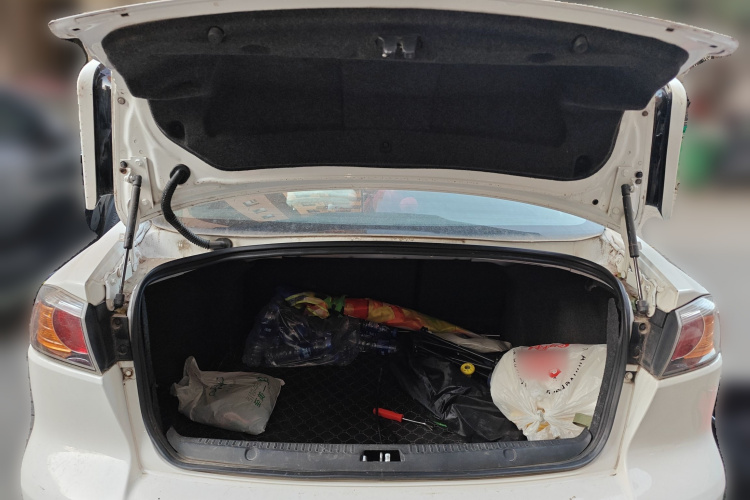 三菱 翼神 2016款 1.8L 手动黑白复刻版中控内饰23