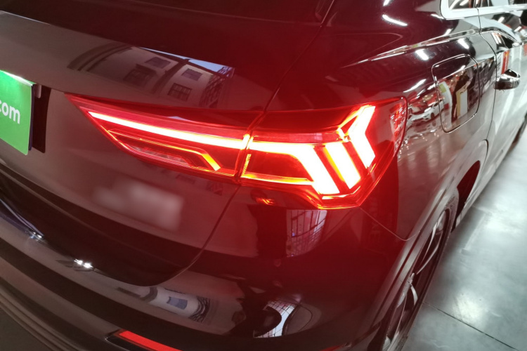 奥迪Q3 2024款 35 TFSI 时尚动感型车身外观9