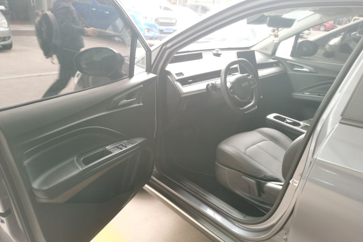 哪吒汽车 哪吒V 2022款 潮 400 Lite中控内饰20