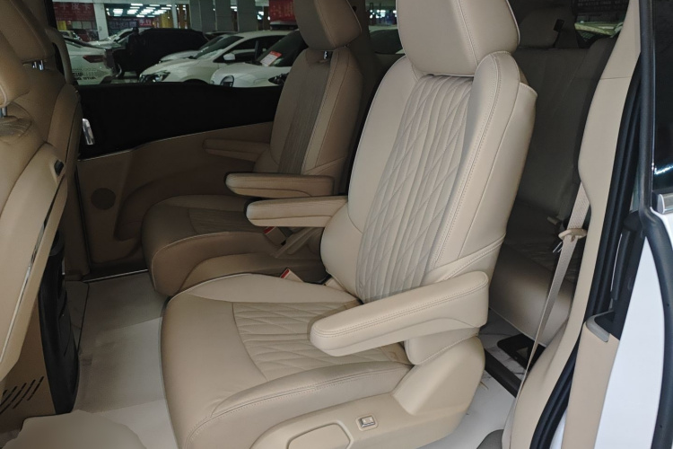 别克GL8 2023款 改款 陆上公务舱 豪华型中控内饰21