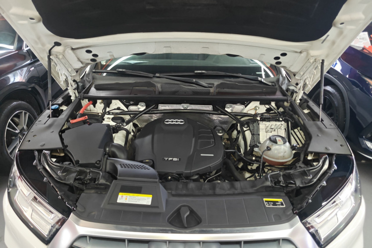 奥迪Q5L 2018款 45 TFSI 尊享时尚型 国VI机舱底盘24