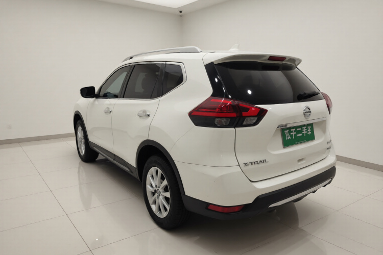 日产 奇骏 2019款 2.0L CVT智联舒适版 2WD车身外观5