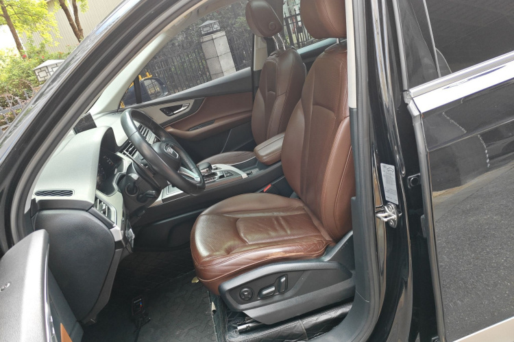奥迪Q7 2019款 55 TFSI 技术型中控内饰19