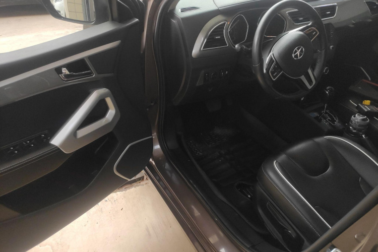 江汽集团 瑞风S2 2015款 1.5L CVT豪华智能型中控内饰7003