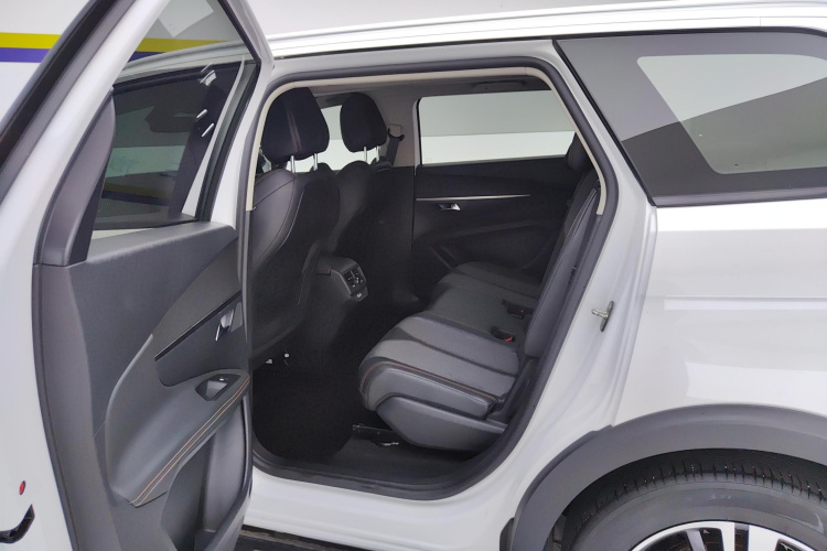 标致5008 2019款 400THP 5座精英版中控内饰21