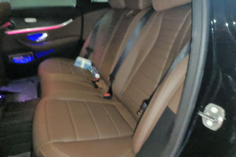 奔驰E级新能源 2021款 E 350 e L 插电式混合动力运动轿车中控内饰21