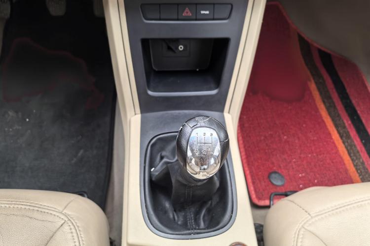 荣威350 2015款 1.5L 手动豪华天窗版中控内饰7004