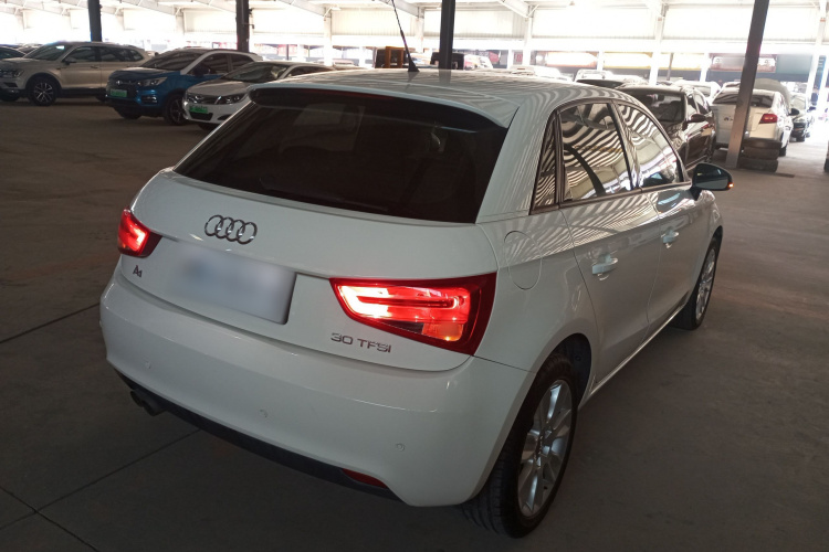 奥迪A1 2014款 30 TFSI Sportback时尚型车身外观7