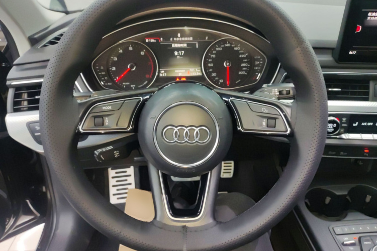 奥迪A4L 2017款 40 TFSI 时尚型中控内饰13