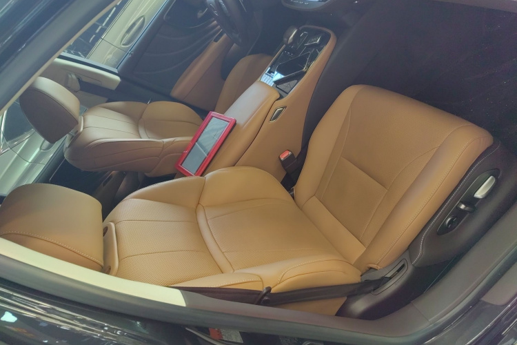 雷克萨斯LS 2020款 500h 卓越版 国VI局部细节41