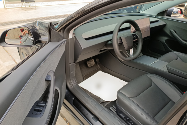 特斯拉 Model 3 2025款 后轮驱动版中控内饰7003