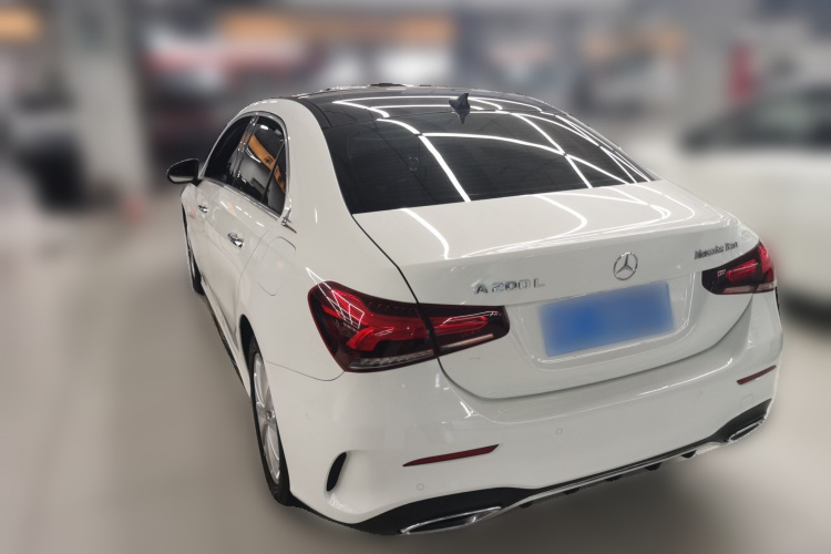 奔驰A级 2019款 A 200 L 运动轿车车身外观5