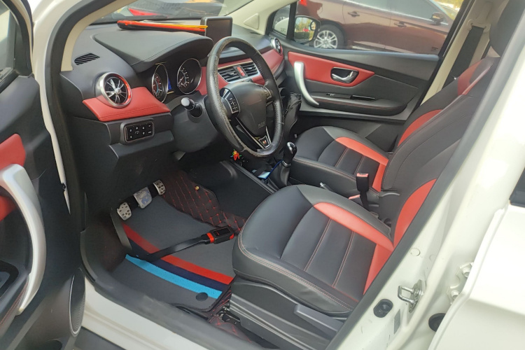 哈弗H1 2015款 1.5L 手动豪华型中控内饰20