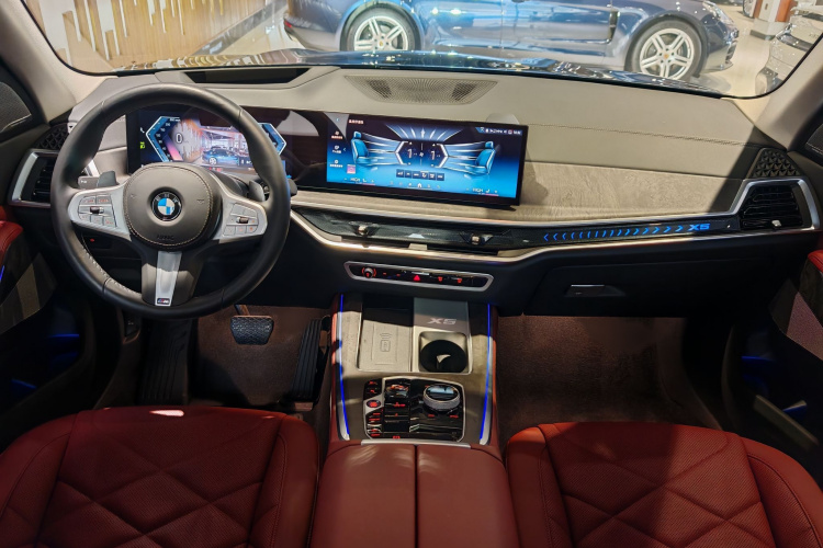宝马X5 2023款 xDrive 30Li 尊享型M运动曜夜套装中控内饰7003