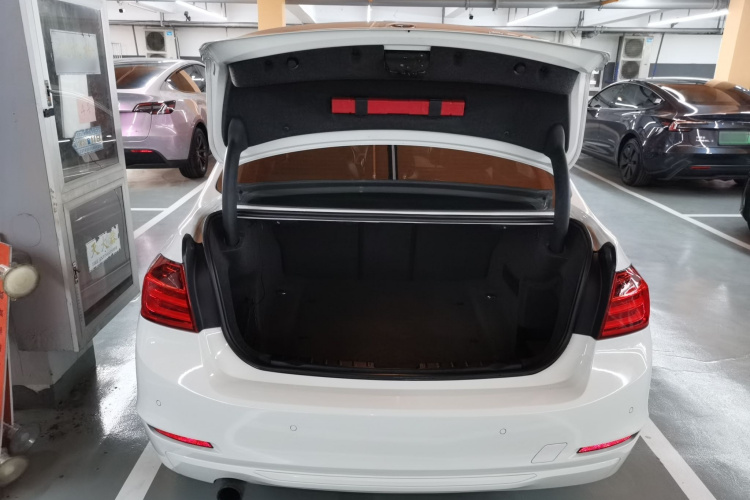 宝马3系 2014款 320i 时尚型局部细节23