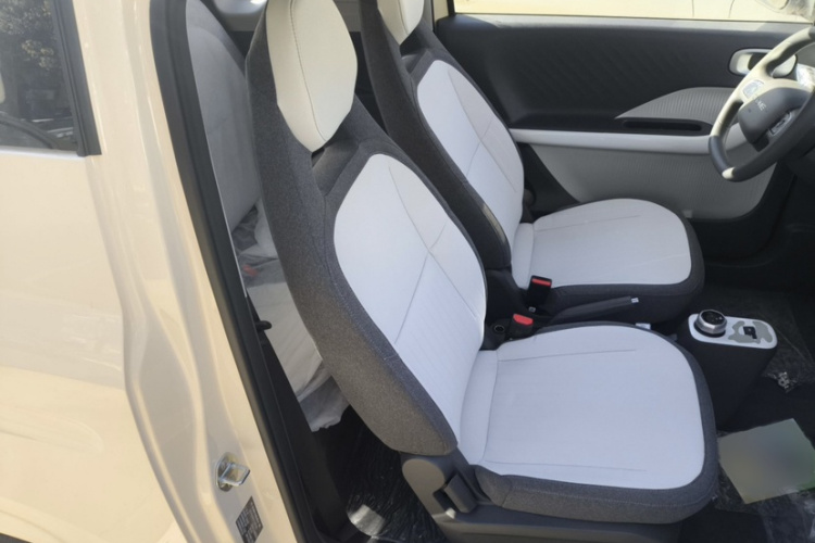 吉利银河 熊猫 2025款 210km 元气熊中控内饰7002