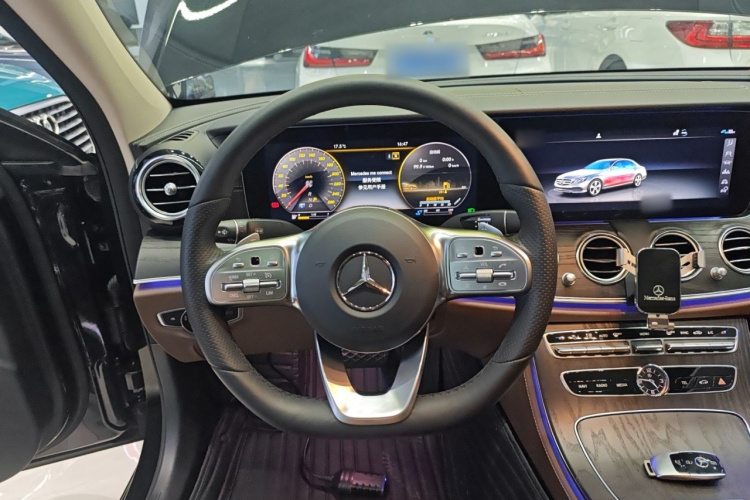 奔驰E级 2020款 改款 E 300 L 运动时尚型中控内饰13