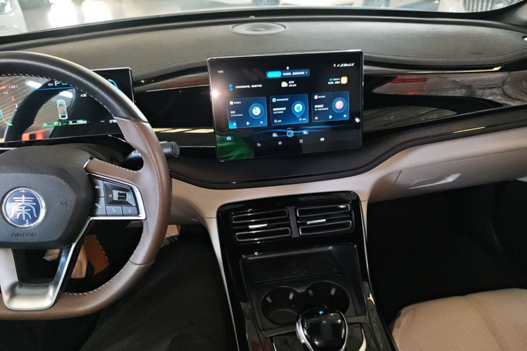 比亚迪 秦PLUS 2024款 荣耀版 DM-i 55KM领先型中控内饰7002