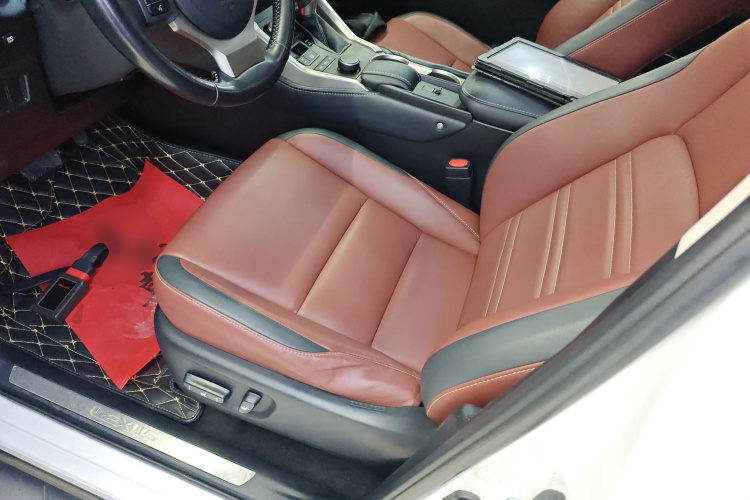 雷克萨斯NX 2016款 200 全驱 锋尚版中控内饰19