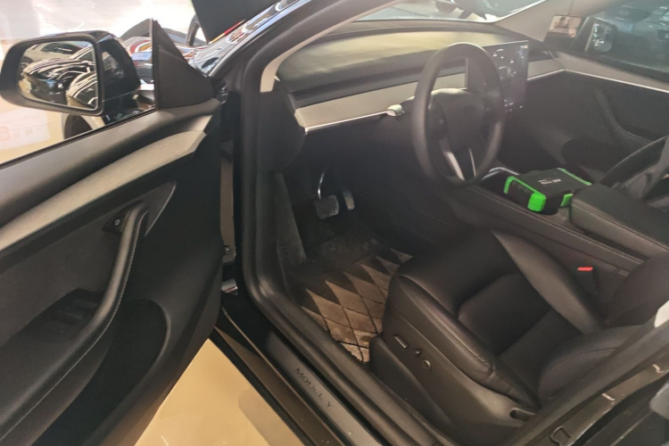 特斯拉 Model Y 2023款 后轮驱动版中控内饰20