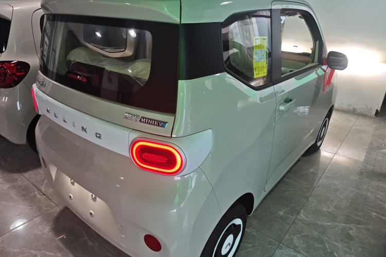 五菱汽车 宏光MINIEV 2024款 第三代 215km 青春版车身外观7