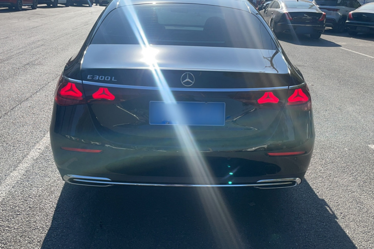 奔驰E级 2024款 改款 E 260 L车身外观6005